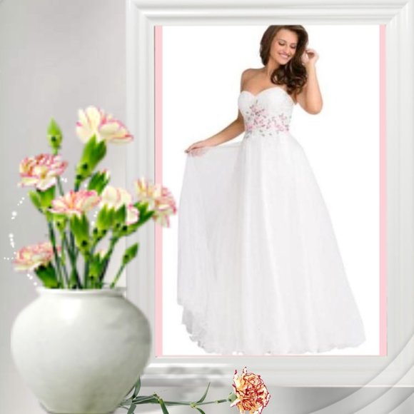 💲Sale💲💗Gorgeous Rhinestone Strapless Ball Gown💗 - Picture 2 of 5